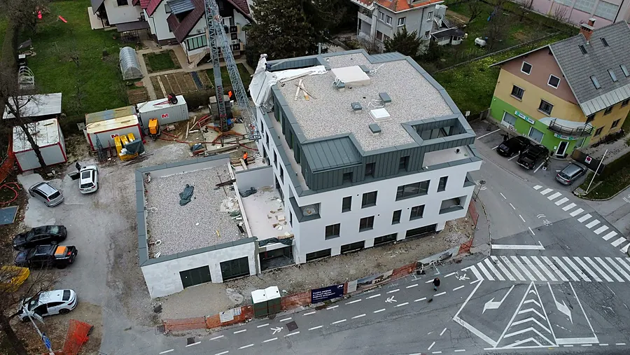 Javni in poslovni objekti